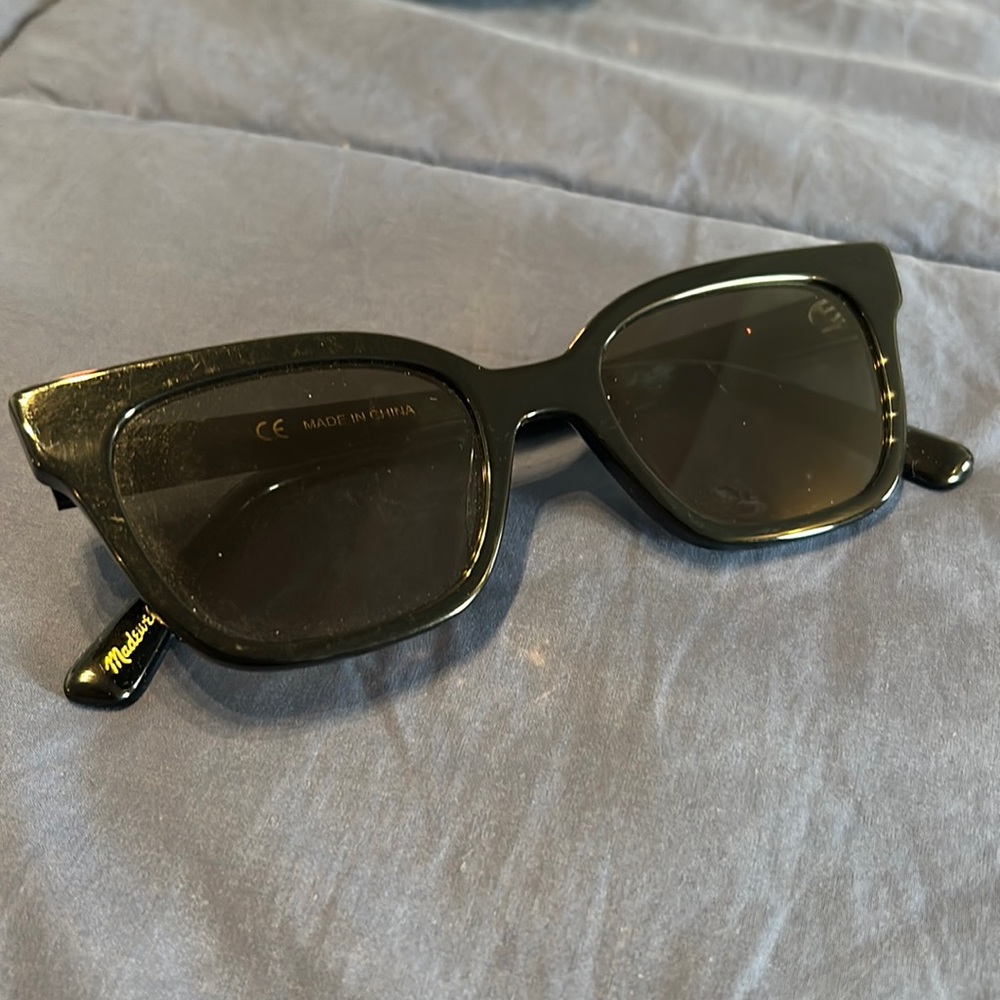 Madewell Pierport Sunglasses (Black Coal)